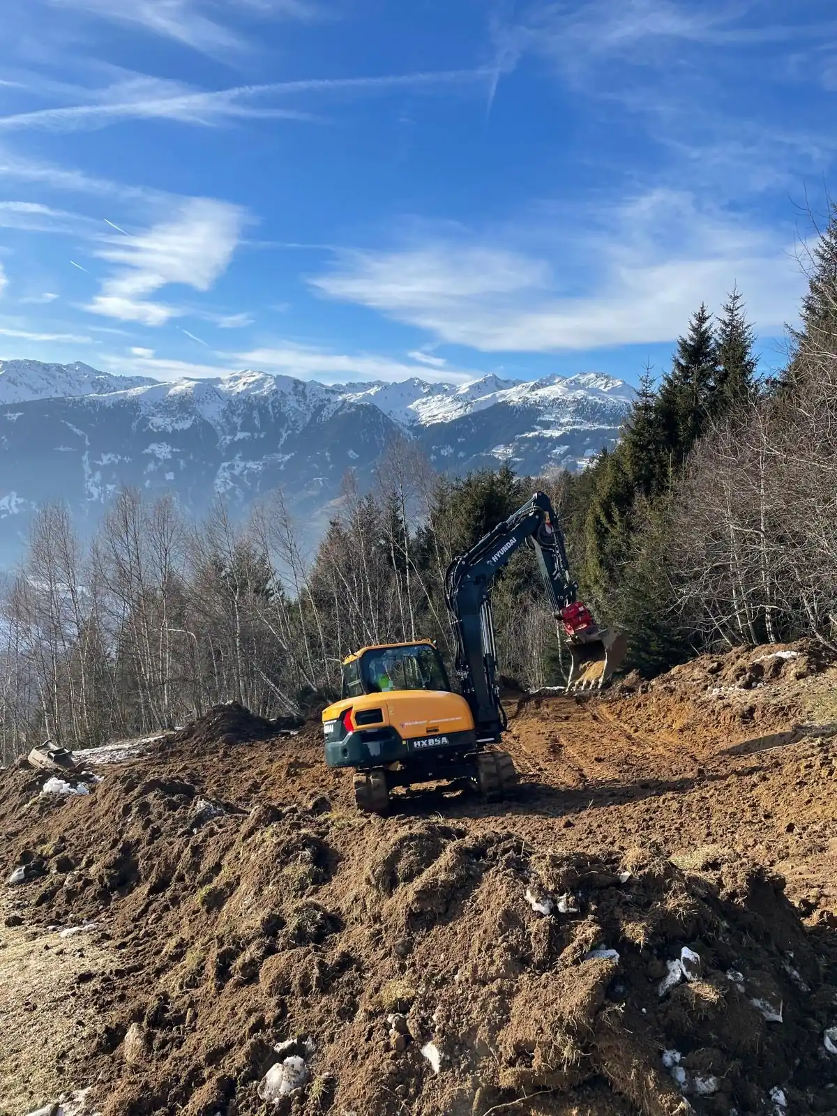 Beispielbild für die Arbeit der HG Erdbewegungen im Zillertal. Baggerarbeiten und Erdbau von den Experten.