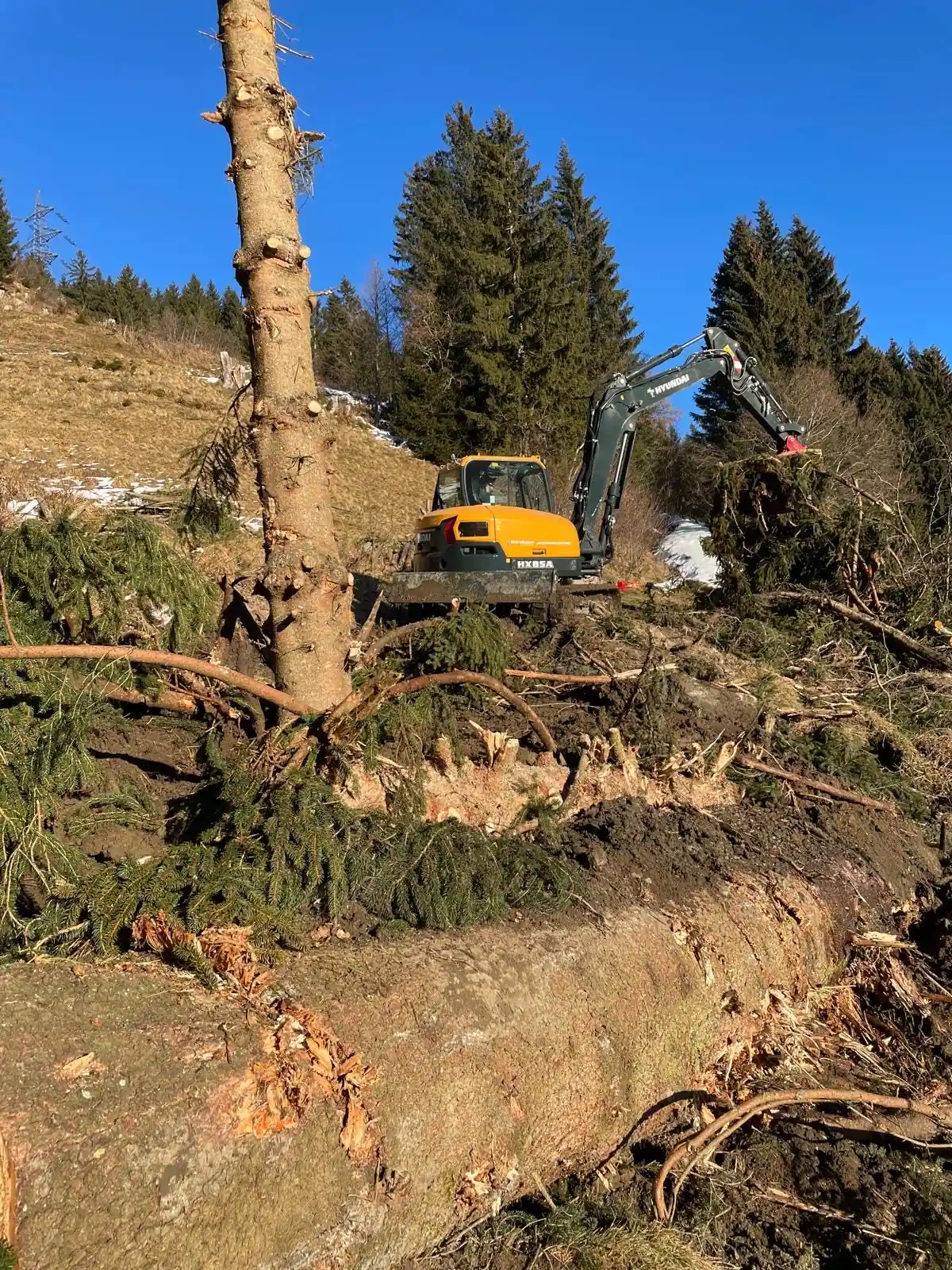Bagger-Zillertal_HG-Erdbewegungen_Erdbau_und_Baggerarbeiten-3 Beispielbild für die Arbeit der HG Erdbewegungen im Zillertal. Baggerarbeiten und Erdbau von den Experten.